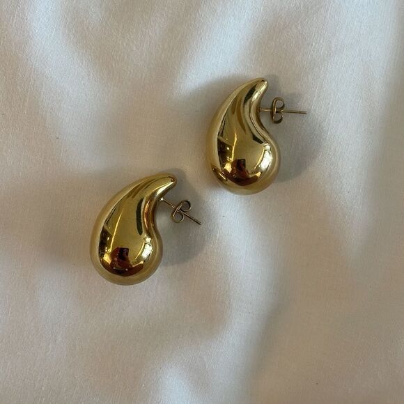 Gold large drop earrings - Picture 9 of 9